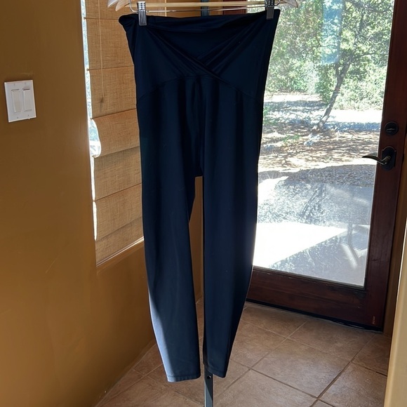 Isabel Maternity by Ingrid & Isabel Black Leggings Size Medium - Picture 3 of 7